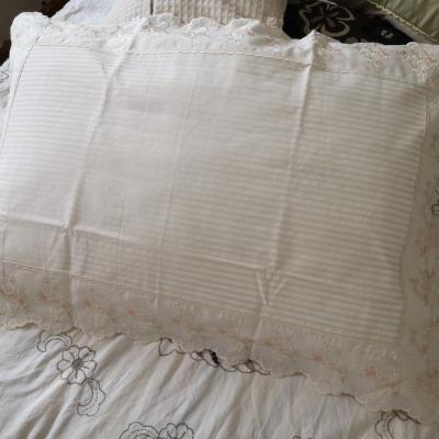 Embroidered pillowcase with four-sided lace
